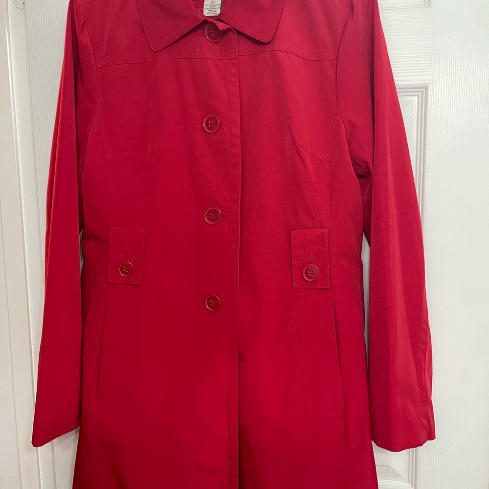 London Fog Red Trench Coat with Prominent Collar and Long Sleeves